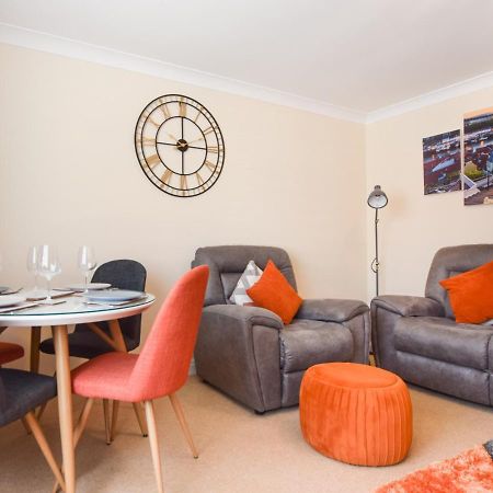 Cosy Hub Apartment Whitby Bagian luar foto
