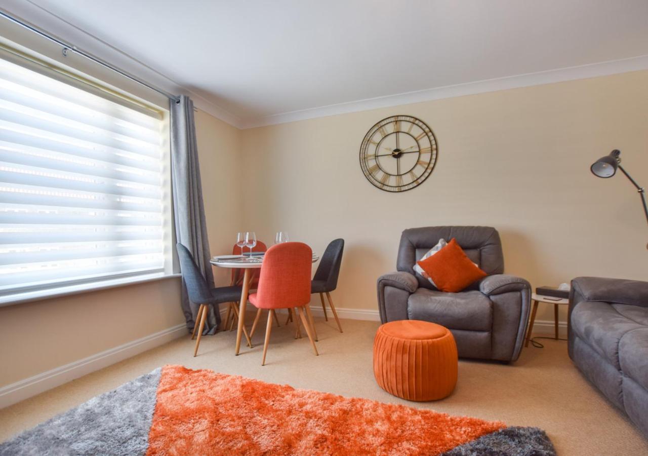 Cosy Hub Apartment Whitby Bagian luar foto