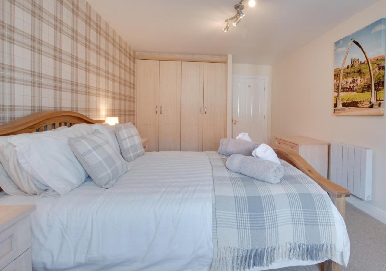 Cosy Hub Apartment Whitby Bagian luar foto