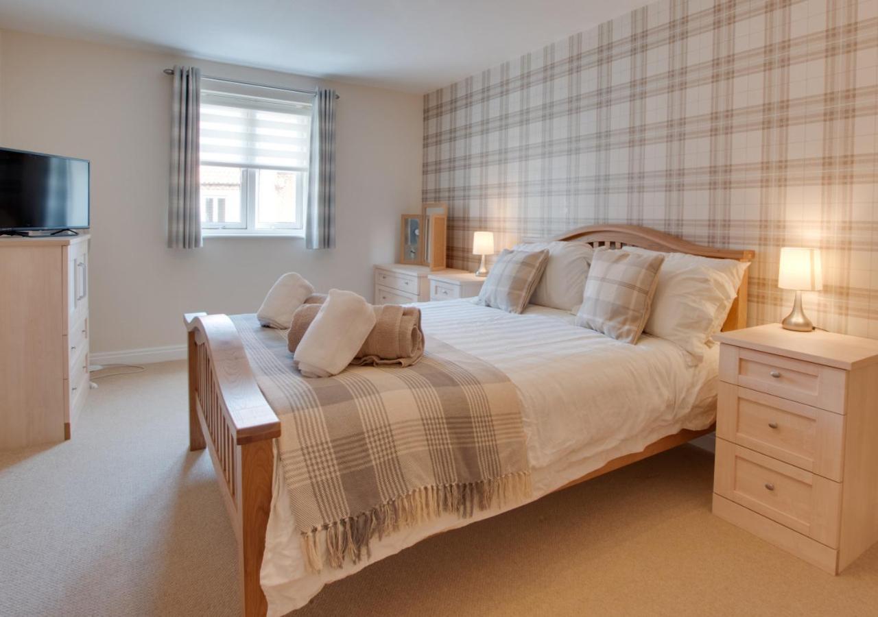 Cosy Hub Apartment Whitby Bagian luar foto