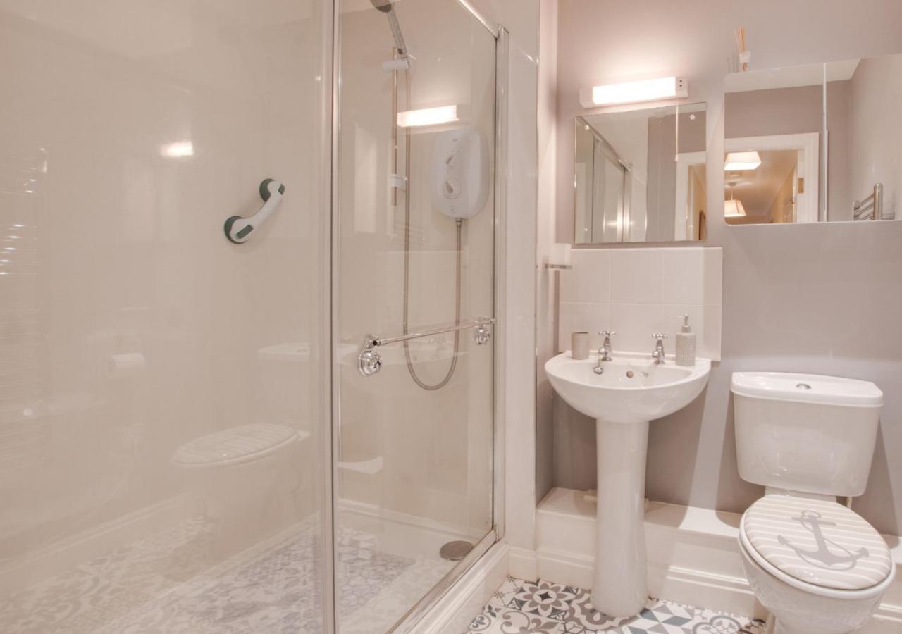 Cosy Hub Apartment Whitby Bagian luar foto